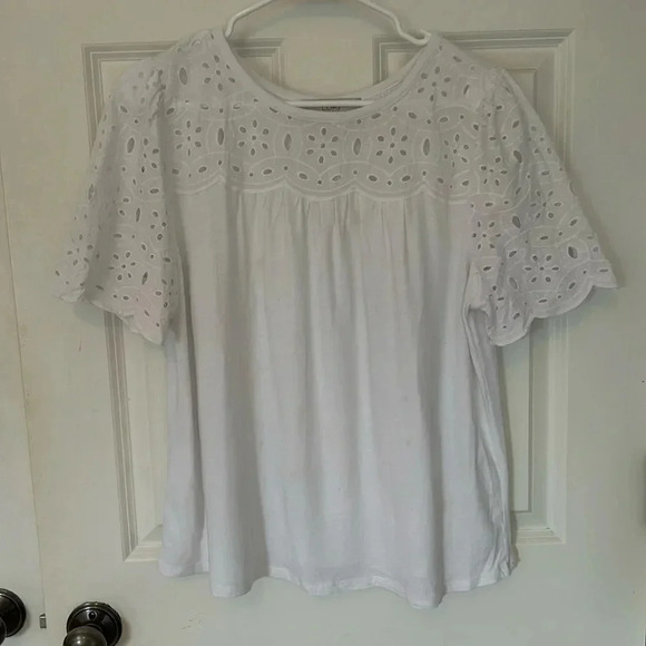 LOFT Tops - Loft white eyelet yoke tee shirt top size medium white cotton blend short sleeve